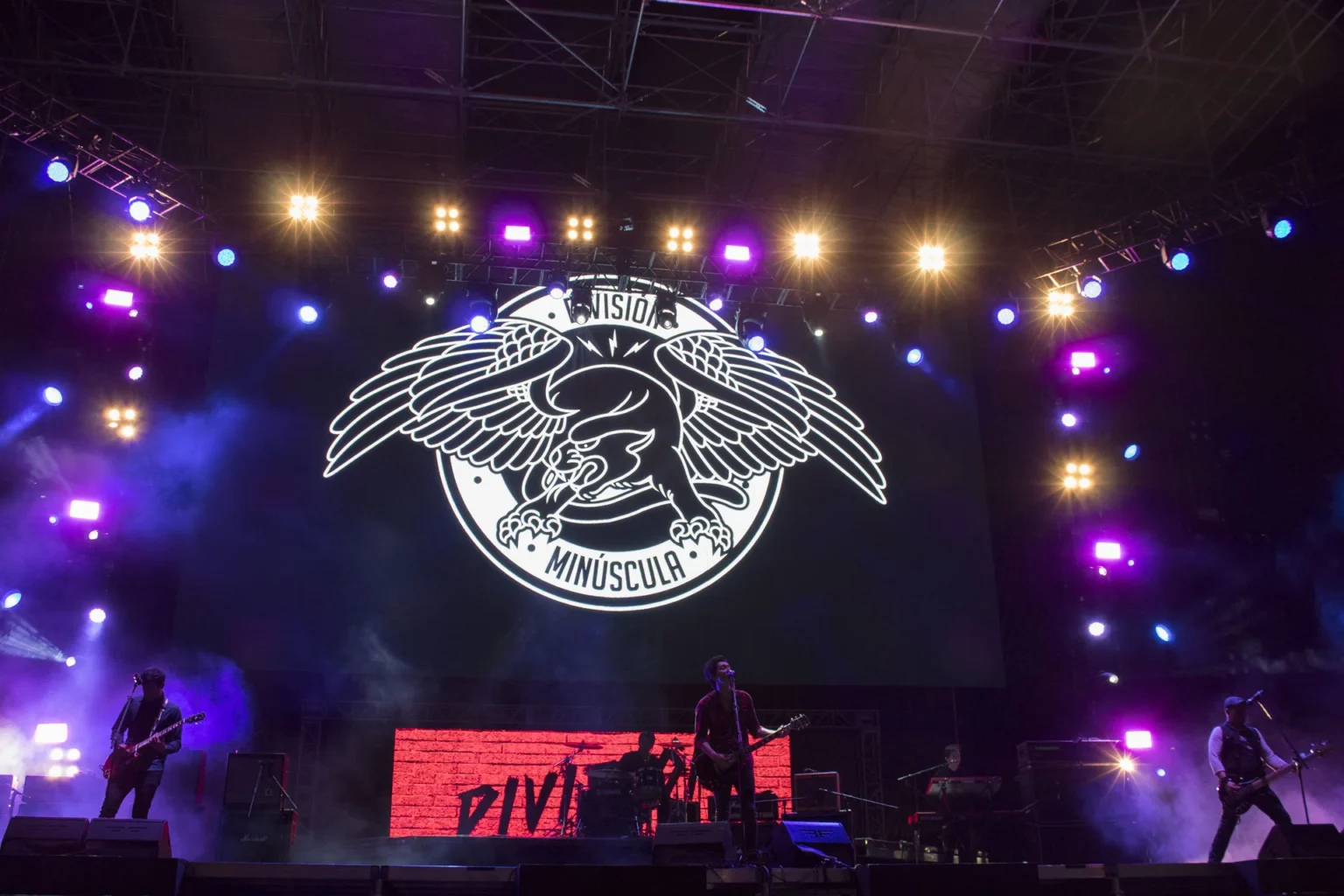División Minúscula cerrará su gira de 30 años en el Palacio de los Deportes