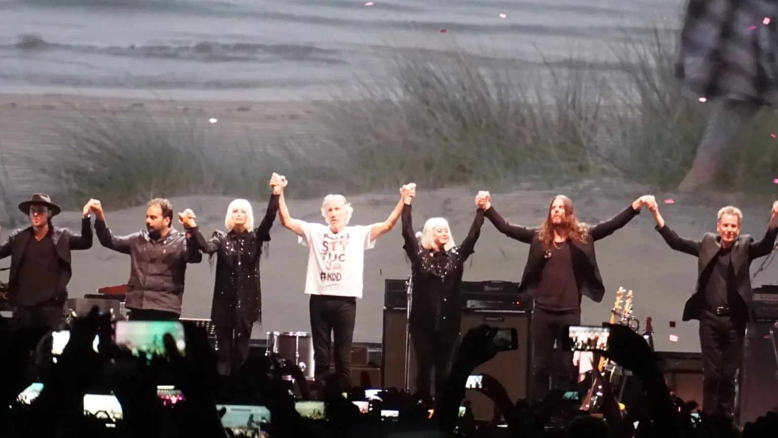 Roger Waters califica de “imbécil” a Ed Sheeran en medio de controversia Roger Waters califica de "imbécil" a Ed Sheeran en medio de controversia