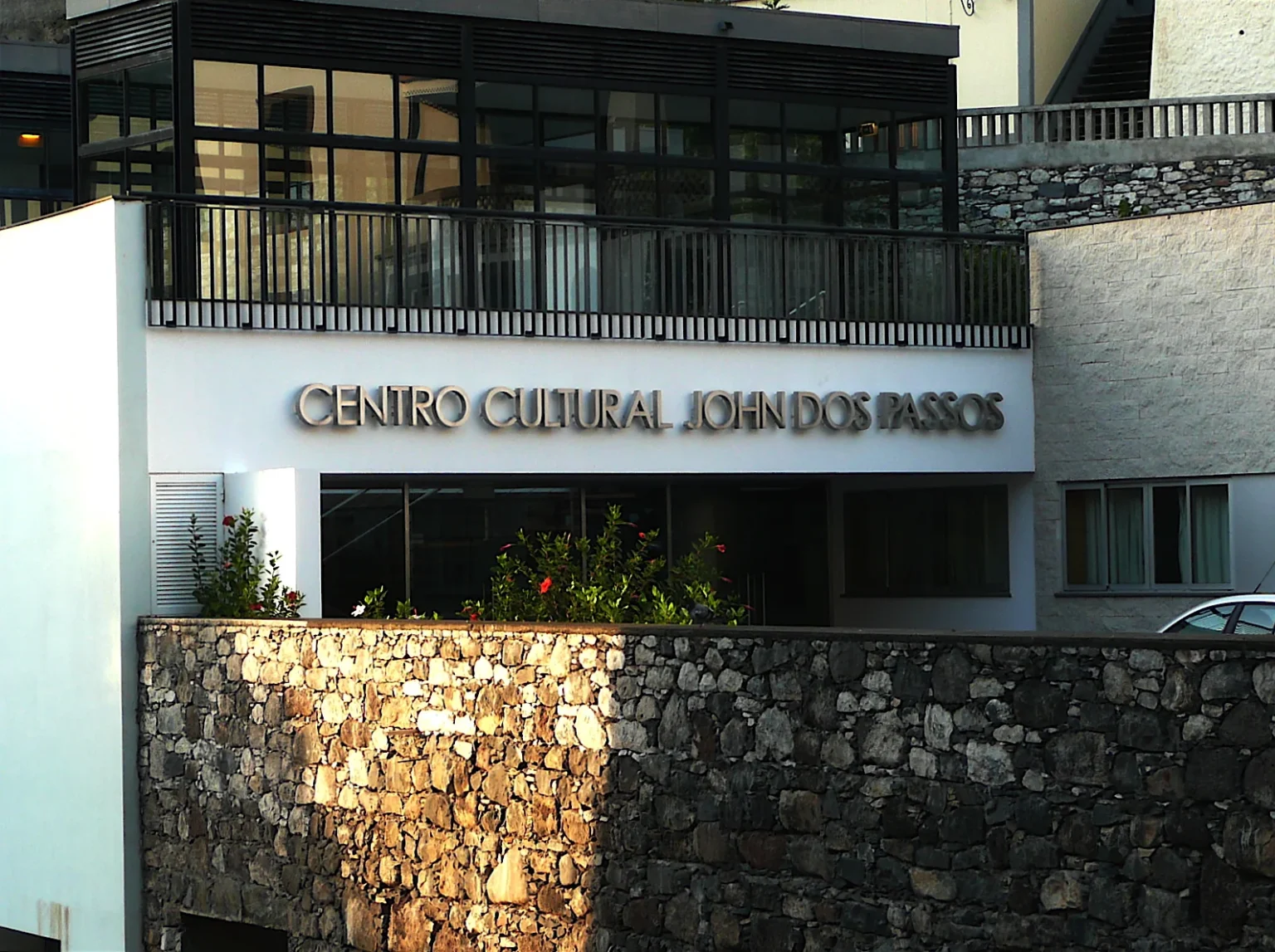 Cierran nuevamente el Centro Kennedy; juez frena renombramiento a Trump Cierran nuevamente el Centro Kennedy; juez frena renombramiento a Trump