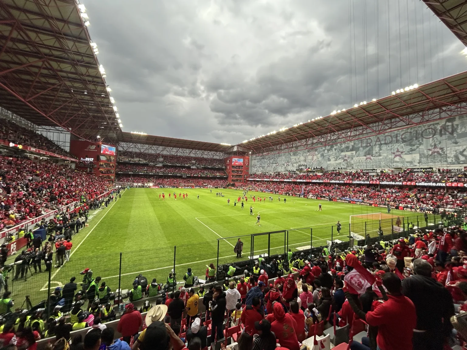 Santos sorprende al líder Toluca: 3-2 en el tramo final