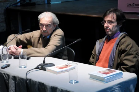 Familiares y amigos de Juan Gelman entregan su 'huella de vida' al Centro Cultural de la Cooperación