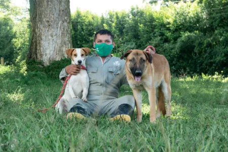 Reynosa: video muestra a un cliente de taquería echando limón en los ojos de un perro