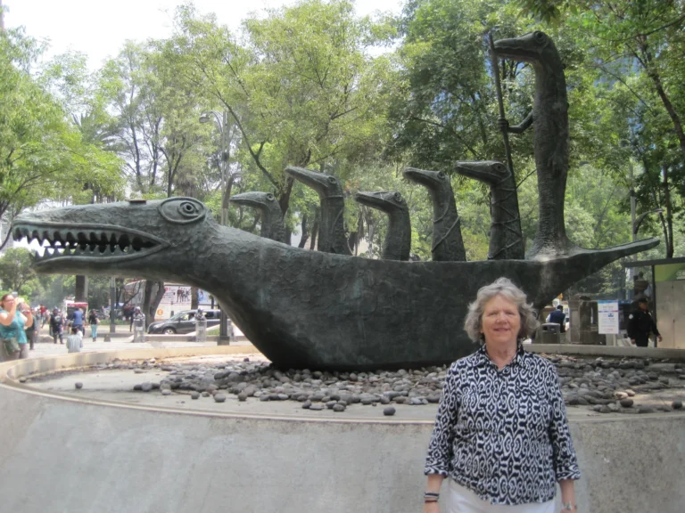 324 personas en un recinto pequeño: el arranque insólito de la muestra de Leonora Carrington en el Centro Vlady